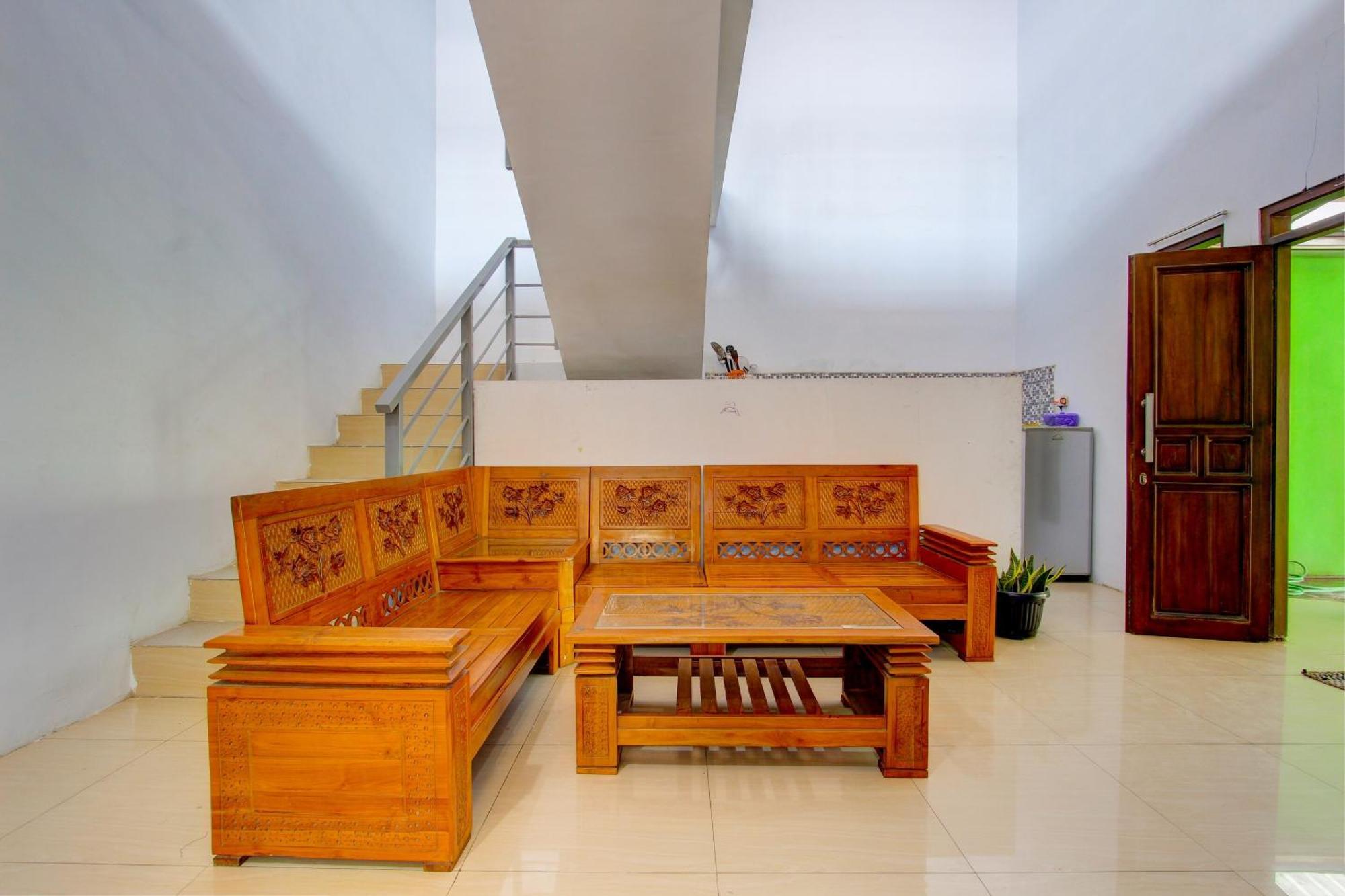 Super Oyo 93012 Griya Kencana Asri Syariah Lawean Экстерьер фото