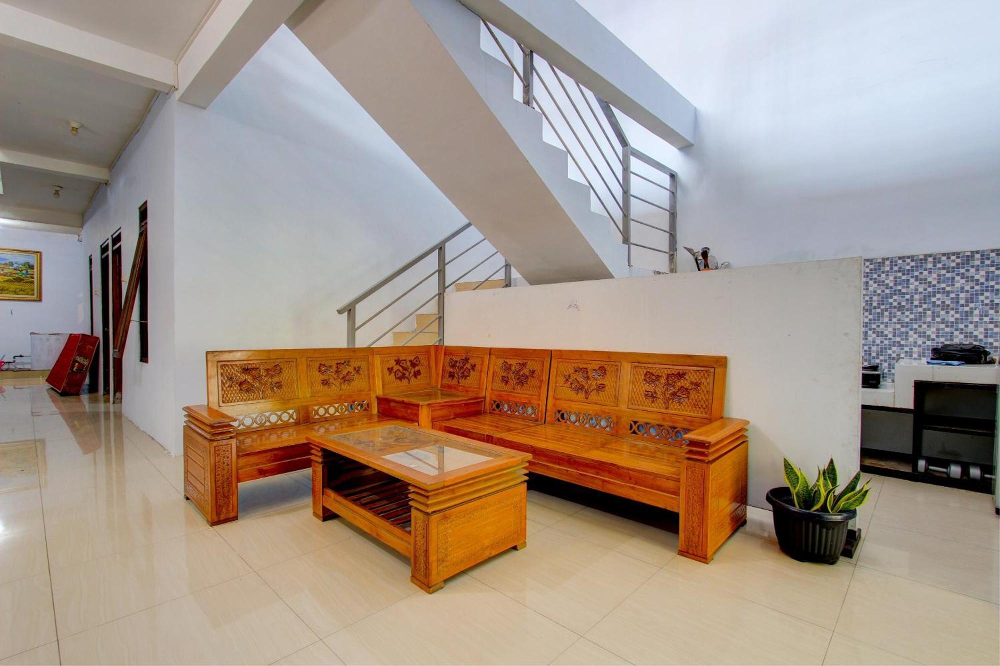 Super Oyo 93012 Griya Kencana Asri Syariah Lawean Экстерьер фото