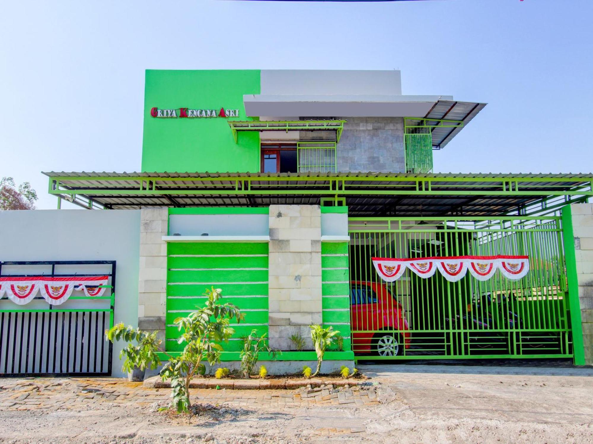 Super Oyo 93012 Griya Kencana Asri Syariah Lawean Экстерьер фото
